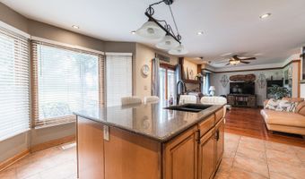 1205 N Scarlet Dr, Addison, IL 60101