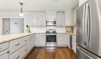 304 Presbytere Pkwy, Lafayette, LA 70503