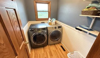 1049 Vine Ave, Riverside, IA 52327