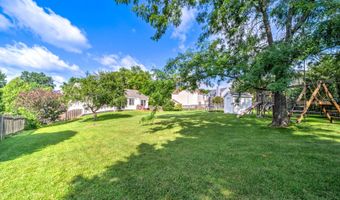 235 Aberdeen Dr, Algonquin, IL 60102