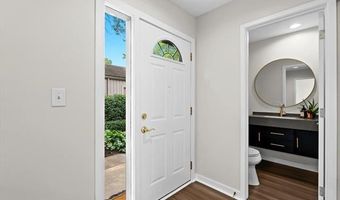 2208 Applewood Ct, Ann Arbor, MI 48103