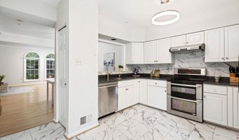 9821 TIFFANY HILL Ct 71, Bethesda, MD 20814