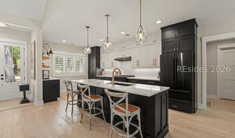 24 Alumni Rd, Beaufort, SC 29907