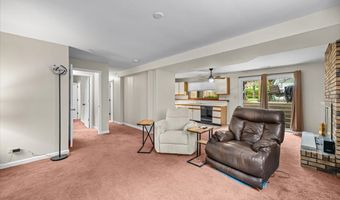 640 Ash St, Algonquin, IL 60102
