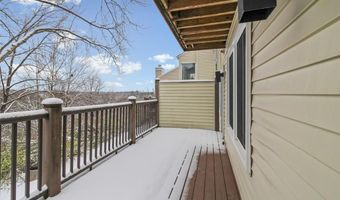 1872 Ridgeview Circle Dr, Ballwin, MO 63021