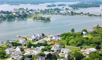 8 Green Acres Dr, Narragansett, RI 02882