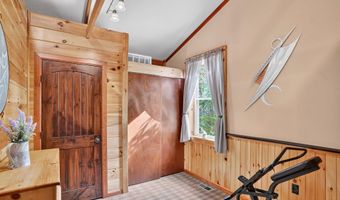 1026 Captain Ave, Aurora, MO 65605