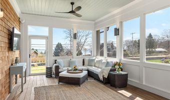 30 Walcott Ave, Jamestown, RI 02835