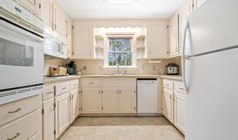 8 Pine Acres Rd, Amherst, NH 03031