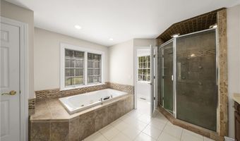 875 Cascades Dr, Aurora, OH 44202
