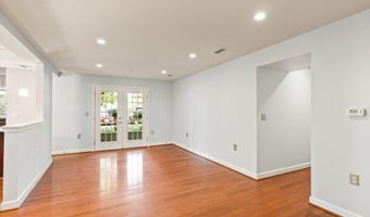 4089 S FOUR MILE RUN Dr 201, Arlington, VA 22204