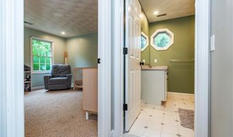 7 Wickham Rd, North Kingstown, RI 02852