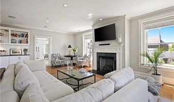 423 Hope St D, Bristol, RI 02809