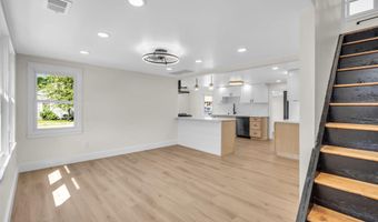 16 Larboard St, Beachwood, NJ 08722