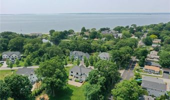 2 Bluemead Farm Ln, Barrington, RI 02806