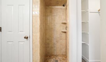 8524 DOTER Dr, Alexandria, VA 22308