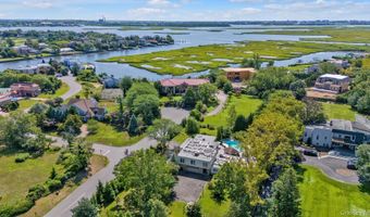 10 Macy Dr, Hewlett Bay Park, NY 11557