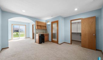 220 S Augusta Ave, Brandon, SD 57005