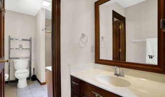 9015 Admirals Pointe Dr, Indianapolis, IN 46236