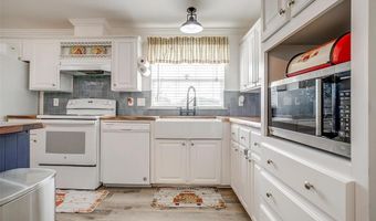 421 Red Bluff Cir, Millsap, TX 76066