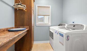 2111 Bunker Ct, Auburn, IN 46706