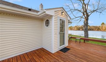 8 Pine Ln, Coventry, RI 02816