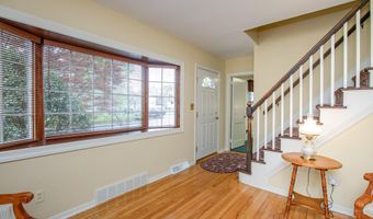 75 Lakeview Dr, Allentown, NJ 08501