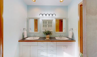 40 Phenix Ridge Dr, Cranston, RI 02921