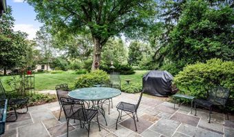 9921 KENTSDALE Dr, Potomac, MD 20854