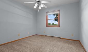 5730 W SANDRA Dr, Appleton, WI 54913
