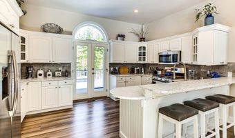 16 Woodedge Cir, Amagansett, NY 11930