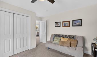 29 Mulberry Dr, Albany, NY 12205