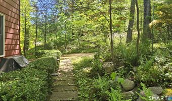 29 Carol St, Danbury, CT 06810