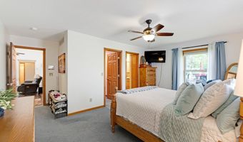 706 Taylor Ln, Albion, IN 46701