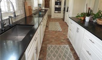220 Lake Shore Dr, Alma, GA 31510
