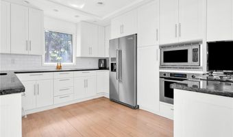 275 Boston Neck Rd, Narragansett, RI 02882