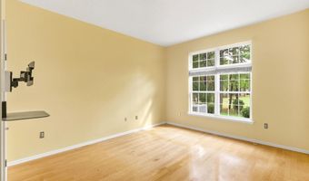 16 Greenways Ln, Lakewood, NJ 08701