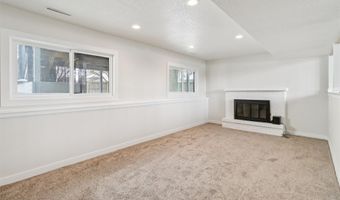 404 22nd Ave SW, Altoona, IA 50009