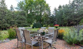 W2567 RIDGEBROOK Court, Appleton, WI 54915