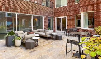 635 SLATERS Ln G-01, Alexandria, VA 22314