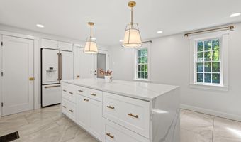 259 Falmouth Rd, Falmouth, ME 04105