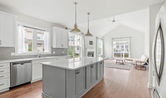 3093 N Spurway Dr, Ann Arbor, MI 48105