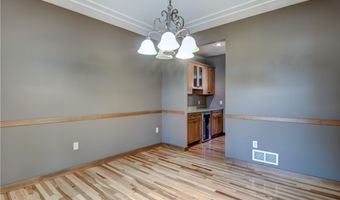 907 Sandalwood Dr, Altoona, WI 54720