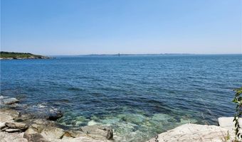 4 Clarkes Village Ln, Jamestown, RI 02835