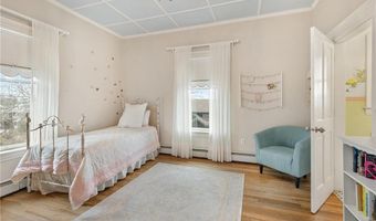 287 Gibbs Ave, Newport, RI 02840