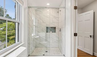 3801 LORCOM Ln N, Arlington, VA 22207