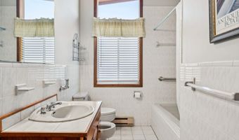 240 Black Point Rd, Alton, NH 03810