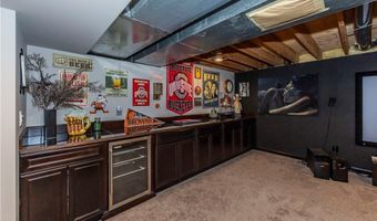 300 Lakeview Cir, Aurora, OH 44202