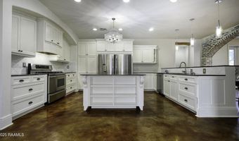 9324 Forest Rd, Abbeville, LA 70510