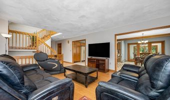 8 Horseshoe Dr, Acton, MA 01720